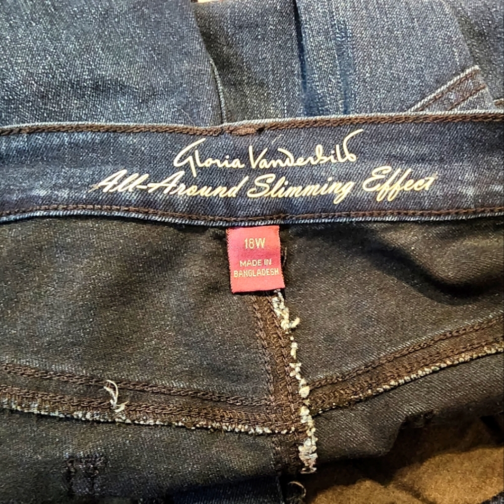 Jean Capris - Picture 4 of 5